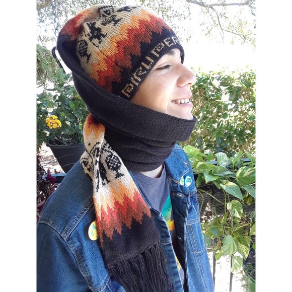 Peruvian Hat (Chullo) and Scarf One Piece Alpaca and Sheep Wool - Picture 5 of 7